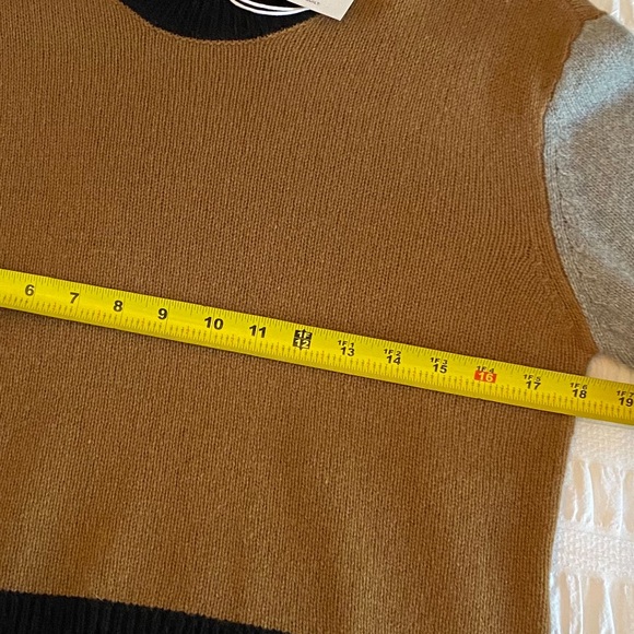 Frame Color Block Crew Sweater - Picture 12 of 12